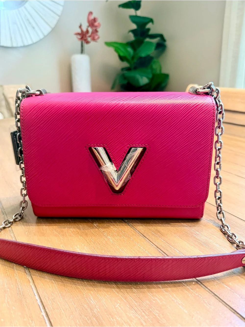 Louis Vuitton Fuchsia Epi Leather Chain Shoulder Bag
